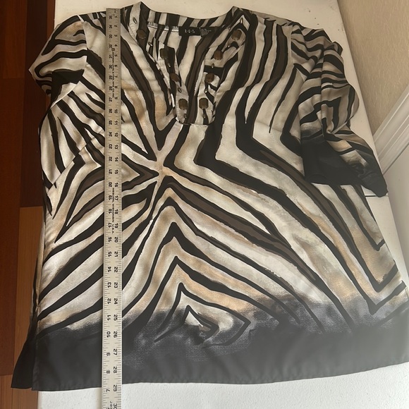 R.Q.T Black, Brown & Tan, Beaded, V Neck, Animal Print Top, Size XL - Picture 8 of 9